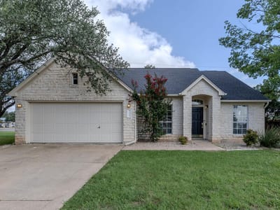 Living area at 1000 Woodview DR - 4 bed 2 bath home