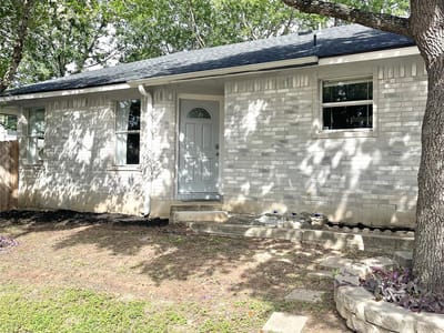 Living area at 1001 Apple Cross DR - 3 bed 2 bath home