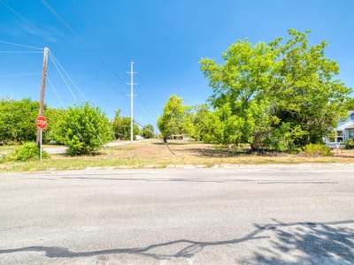 Property photo 4 at 1001 Fifth ST - F&S, Lockhart, TX