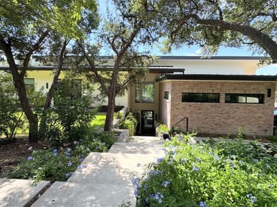 Photo 3 of 40 at 1001 Live Oak Ridge RD - 4 bed 4 bath home