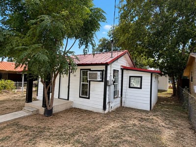 Property photo 2 at 1001 Tony Lee ST - 2 bed 1 bath home