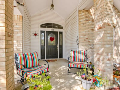 Property photo 2 at 1001 Travis ST - 3 bed 2 bath home
