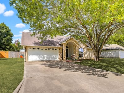 Property photo 3 at 1001 Travis ST - 3 bed 2 bath home