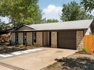 Property photo 2 at 1001 W 17th ST - 3 bed 1 bath home