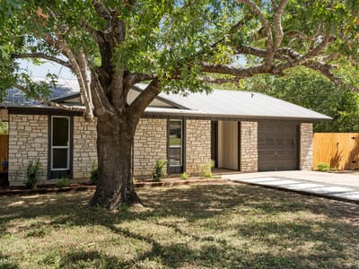 Property photo 3 at 1001 W 17th ST - 3 bed 1 bath home
