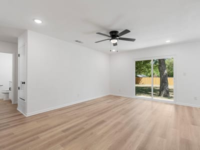 Property photo 4 at 1001 W 17th ST - 3 bed 1 bath home