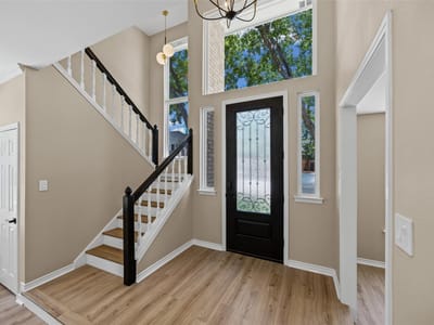 Property photo 2 at 1002 Crestview ST - 4 bed 2 bath home