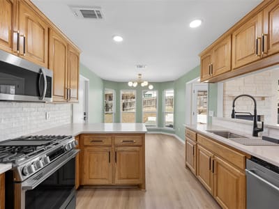 Property photo 4 at 1002 Crestview ST - 4 bed 2 bath home
