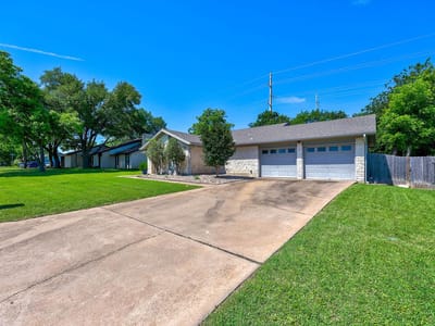 Kitchen at 1002 Deep Wood DR - 3 bed 2 bath home