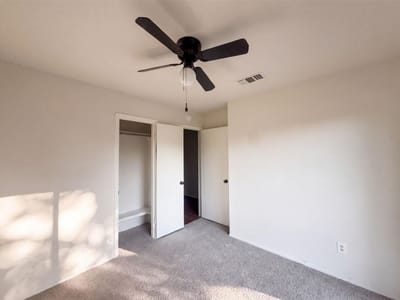 Property photo 4 at 1002 Hummingbird DR - 3 bed 1 bath home