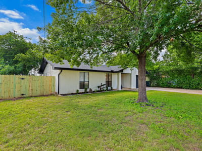 Primary bedroom at 1004 Scenic Dr - 3 bed 2 bath home