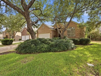 Photo 3 of 31 at 10045 Planters Woods DR - 3 bed 2 bath home