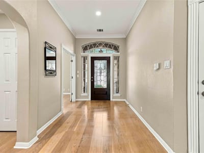 Photo 5 of 31 at 10045 Planters Woods DR - 3 bed 2 bath home