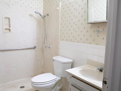 Bathroom at 1005 Campbell ST - 3 bed 1 bath home