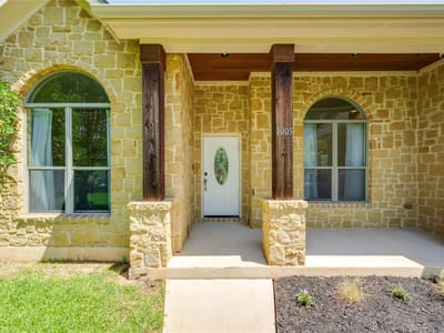 Living area at 1005 Cedar Park DR - 4 bed 2 bath home