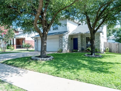 Living area at 1005 Doras DR - 3 bed 2 bath home