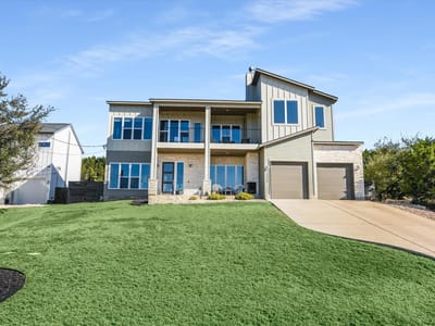 Living area at 1005 Larkhall DR - 3 bed 3 bath home