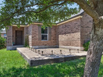 Living area at 1005 Lonesome Lilly WAY - 4 bed 2 bath home