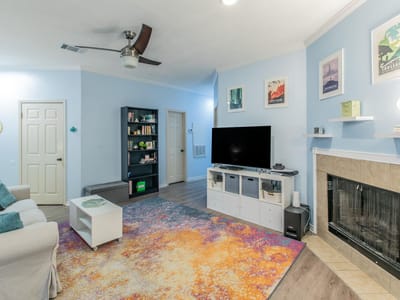 Living area at 1005 N Lbj DR Unit #B2 - 2 bed 2 bath home