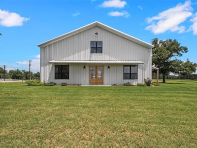 Living area at 1006 County Road 280 - 2 bed 1 bath home