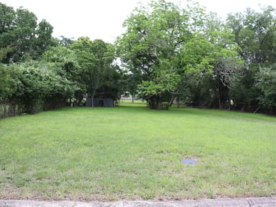 Living area at 1006 Johnson ST - A017, Lockhart, TX