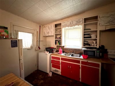 Primary bedroom at 1007 N 17th St - 2 bed 1 bath home