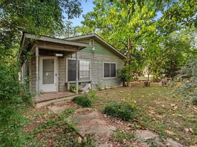 Kitchen at 1008  Linden St - 4 bed 2 bath home
