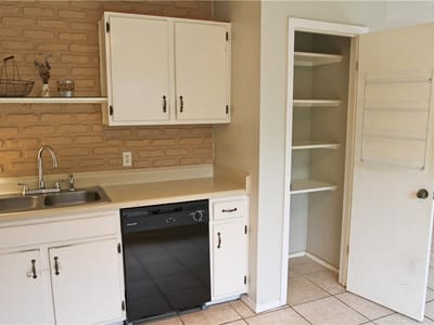 Living area at 1008 Longmeadow DR - 3 bed 2 bath home