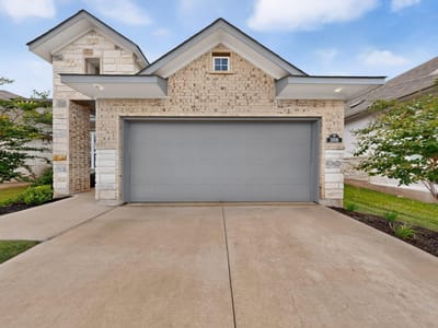 Living area at 1008 Summer GLN - 3 bed 2 bath home