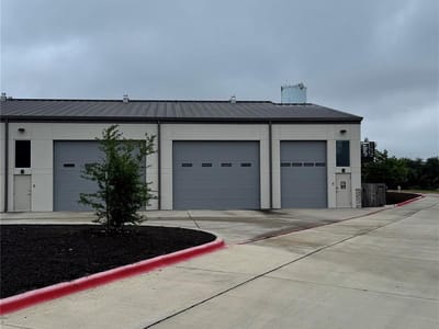 Primary bedroom at 1009 N Ranch Road 620 Unit #316 - Garages Of Texas At Lakeway, Lakeway, TX
