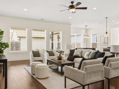 Living area at 1009 Scenic DR - 3 bed 2 bath home