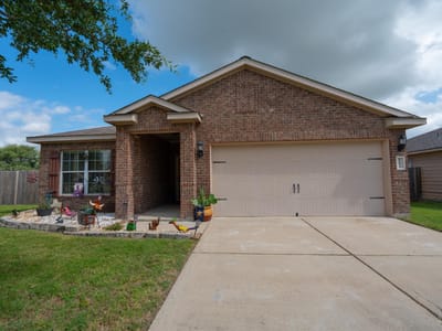 Living area at 101 Hawkins LN - 3 bed 2 bath home