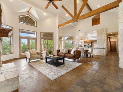 Living area at 101 Maheo WAY - 5 bed 2 bath home