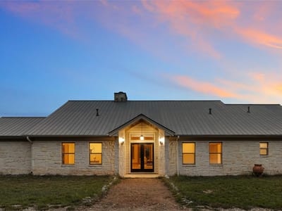 Primary bedroom at 101 Maheo WAY - 5 bed 2 bath home