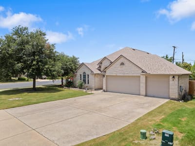 Living area at 101 Payne Stewart Dr - 4 bed 2 bath home