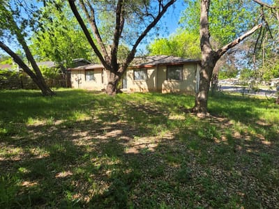 Living area at 101 Starbright Dr - 3 bed 2 bath home