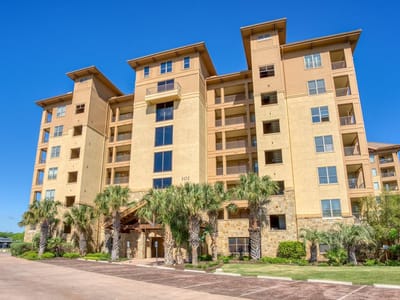 Living area at 101 W Bank Unit #27 - 1 bed 1 bath home