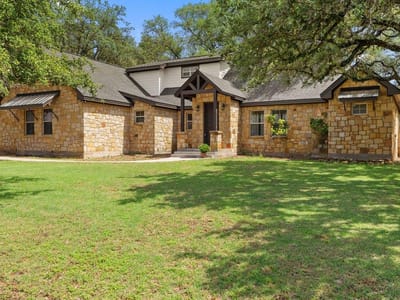 Living area at 101 Winding Oak DR - 3 bed 3 bath home