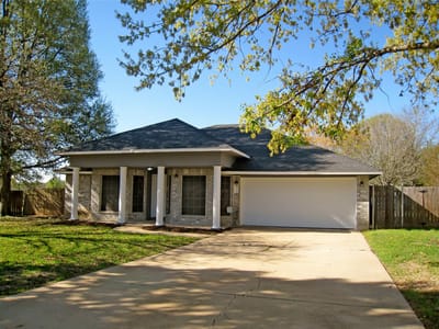 Living area at 1010 Magnolia Cv - 3 bed 2 bath home