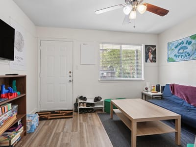 Photo 3 of 15 at 1010 W 23rd ST Unit #5 - 1 bed 1 bath home