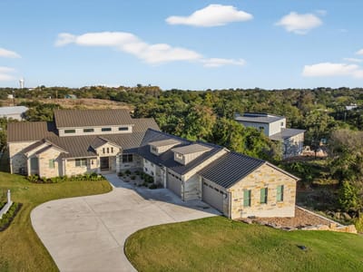 Living area at 1011 Moss Downs - 5 bed 6 bath home