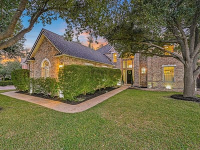 Living area - 10129 Planters Woods Dr Living area at 10129 Planters Woods Dr - 5 bed 3 bath home