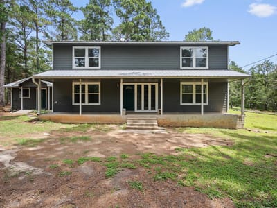 Living area at 1014 Fm 1441 RD - 5 bed 3 bath home