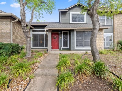 Living area at 1015 E Yager LN Unit #115 - 2 bed 2 bath home