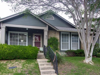 Living area at 1015 E Yager LN Unit #125 - 3 bed 2 bath home