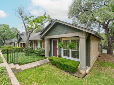 Living area at 1015 E Yager LN Unit #187 - 2 bed 2 bath home