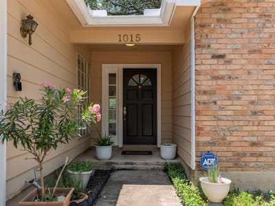 Property photo 3 at 1015 Huntridge DR - 4 bed 2 bath home