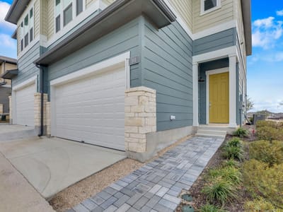 Living area at 1015 Vista View Dr Unit #101 - 3 bed 2 bath home