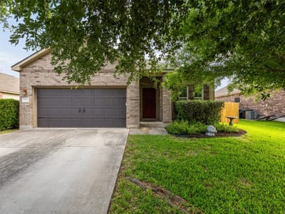 Living area at 1016 Hondo LN - 3 bed 2 bath home