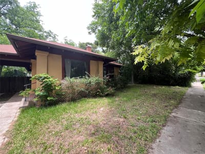 Primary bedroom at 1016 N 3rd ST - 2 bed 1 bath home